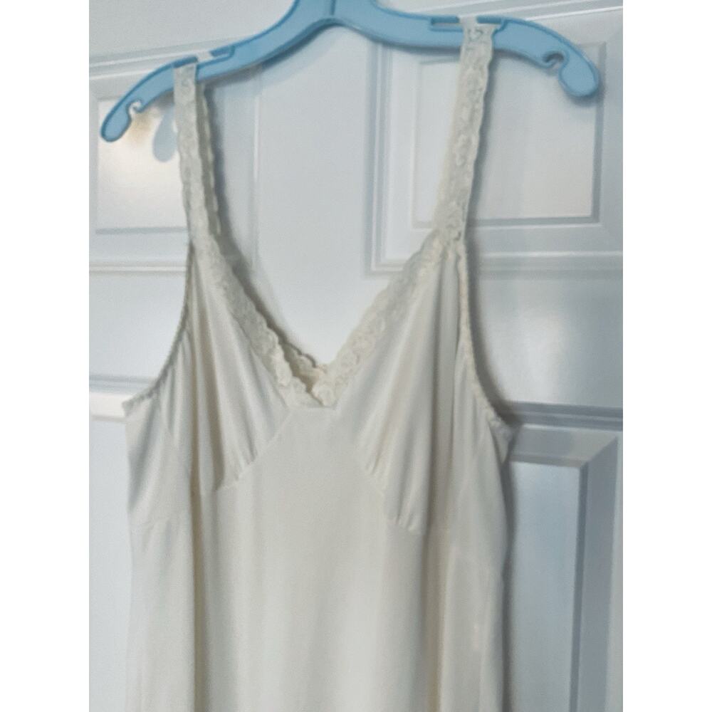 Vintage Cabernet White Nylon Full SlipDress Size 40 26" Lace Trim Made In USA